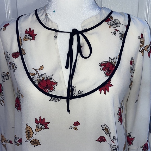 Eyeshadow tie neck floral long sleeve winter blouse. Small - Picture 2 of 6